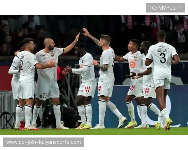 巴黎上演绝杀反超，积分榜争夺再起波澜