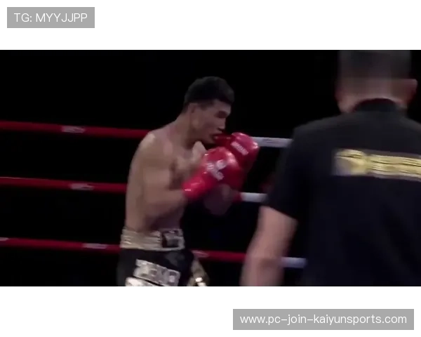 拳击对决中出现“铁头娃”式硬抗场面